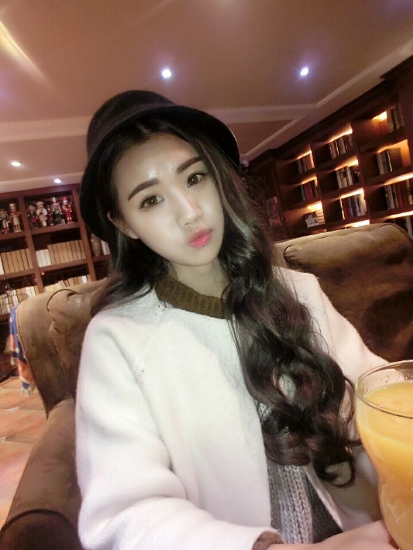 气质小妹的第三张照片--认干亲服务网