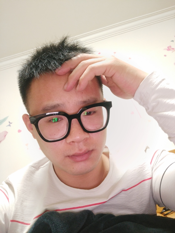 华灯初上的夜晚的第一张照片--认干亲服务网