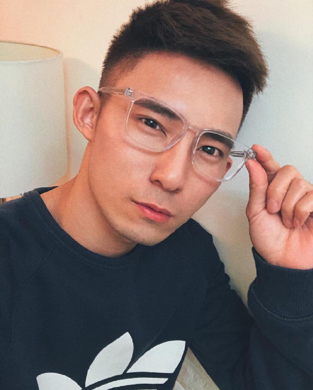 小伟的第一张照片--认干亲服务网