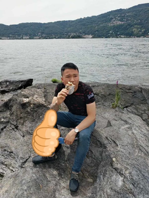 绚烂背后的平淡的第一张照片--认干亲服务网