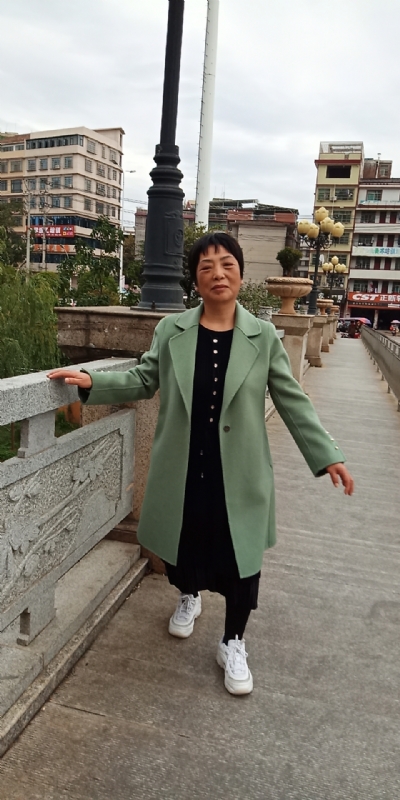 小玲的第一张照片--认干亲服务网