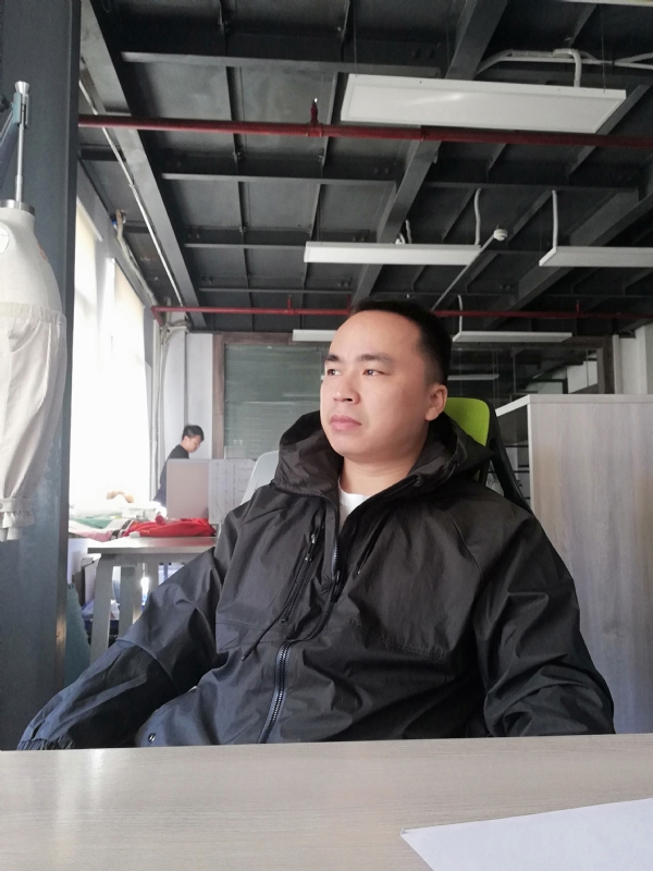 左眼皮跳跳的第一张照片--认干亲服务网