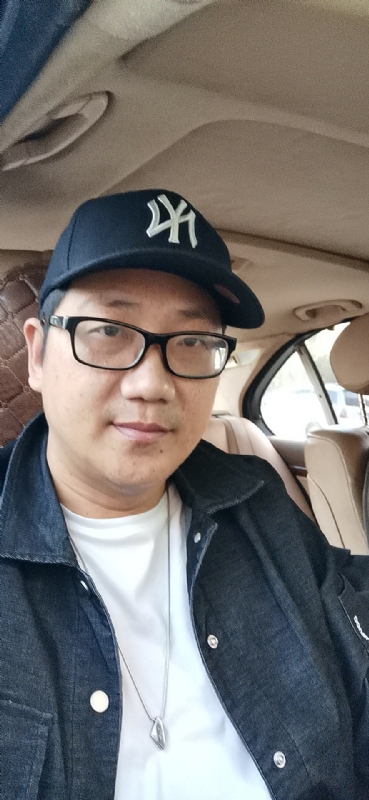 拥抱幸福的第一张照片--认干亲服务网