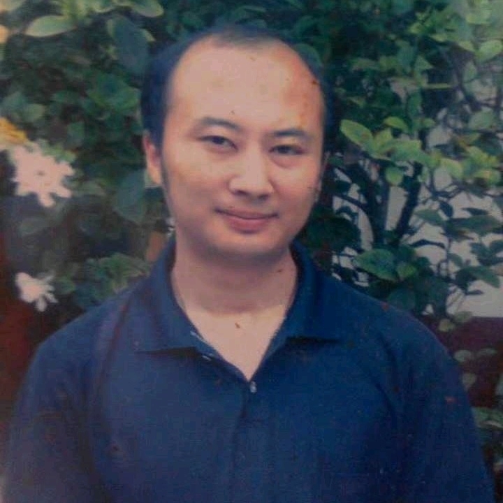 石峰里的生命的第一张照片--认干亲服务网