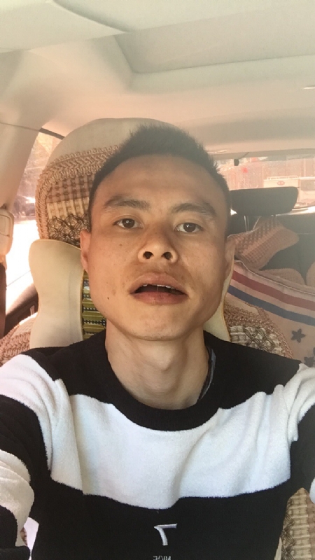 小何的第一张照片--认干亲服务网