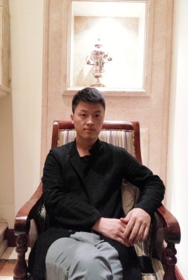 制片人杨亚林的第一张照片--认干亲服务网