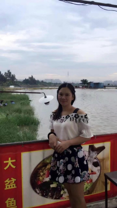 莹莹的第一张照片--认干亲服务网