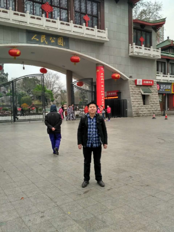 在奋斗的第一张照片--认干亲服务网