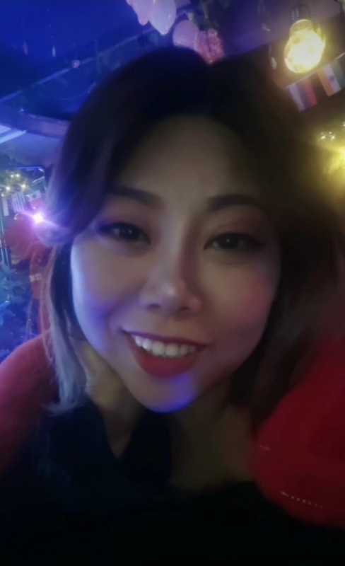 收快递的费仙女的第一张照片--认干亲服务网