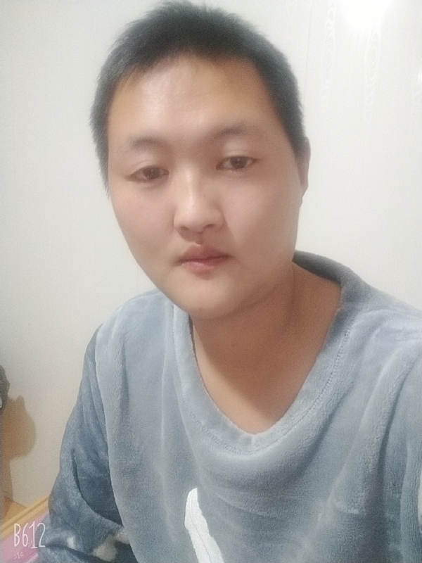 烟圈里透着伤的第二张照片--认干亲服务网