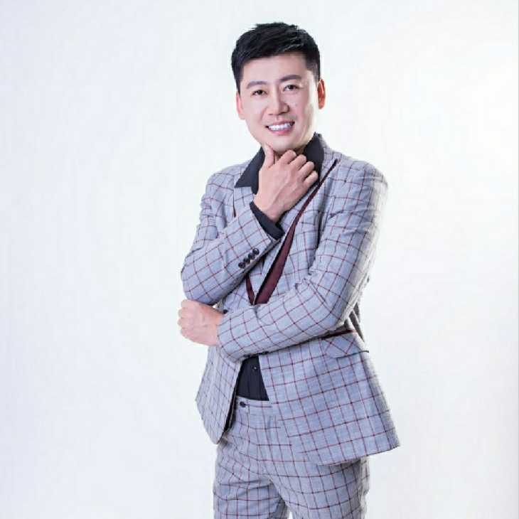 屋顶拾荒人的第一张照片--认干亲服务网