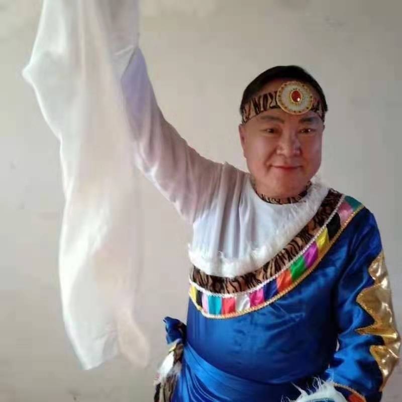 走在冷风中的第一张照片--认干亲服务网