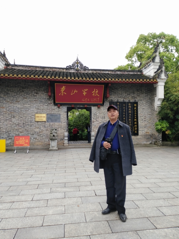 孤独的老帅的第二张照片--认干亲服务网