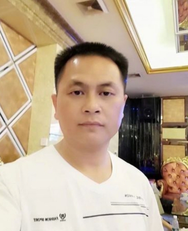 小梁的第一张照片--认干亲服务网