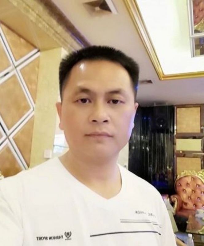 小梁的第二张照片--认干亲服务网