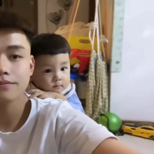 嘻嘻嘻的第一张照片--认干亲服务网