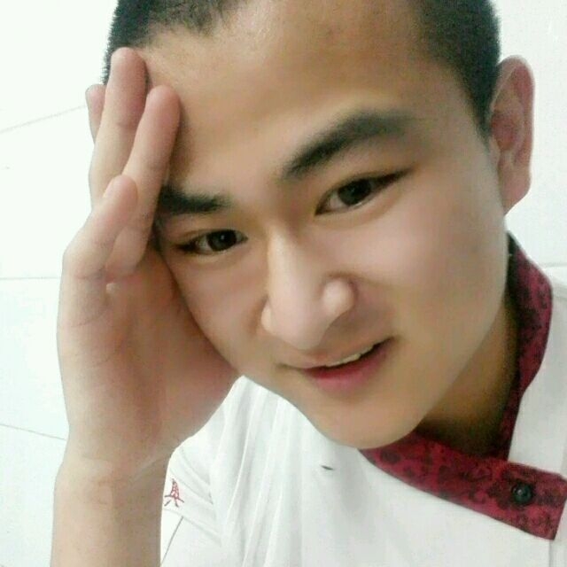 人潮拥挤的第一张照片--认干亲服务网