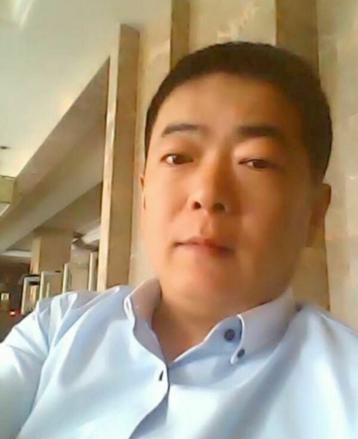 落叶随风的第一张照片--认干亲服务网