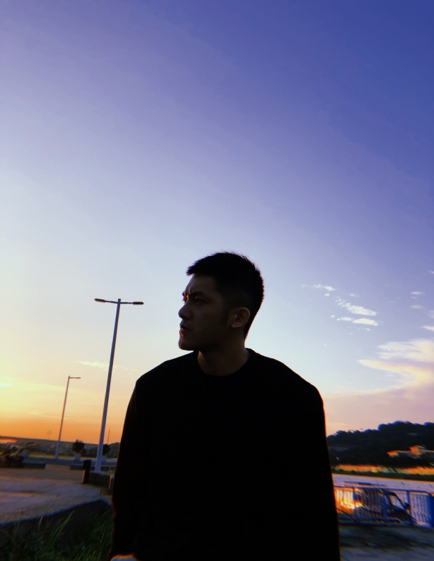 只抽半根煙的第二张照片--认干亲服务网