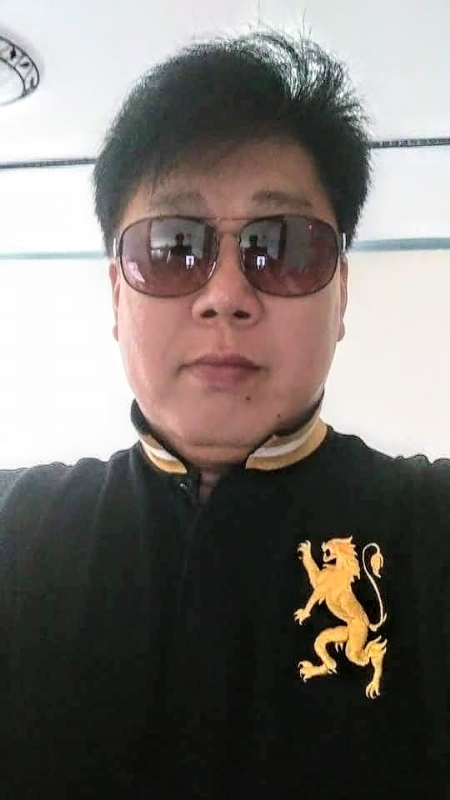 含笑半步癲的第一张照片--认干亲服务网