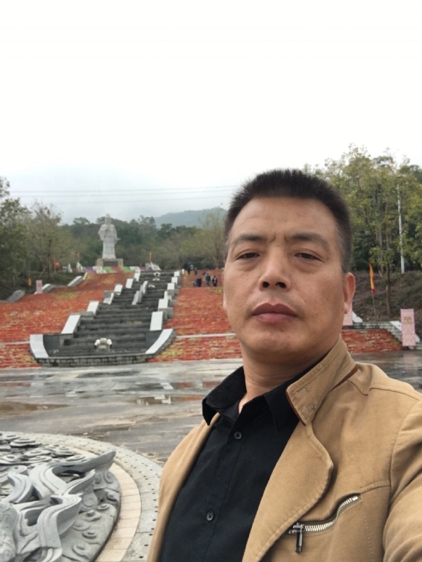 开心的松鼠的第一张照片--认干亲服务网