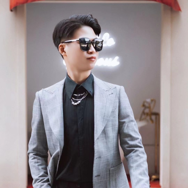 苟逸飞48的第二张照片--认干亲服务网