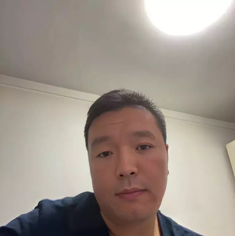 穿唐装的松鼠的第一张照片--认干亲服务网